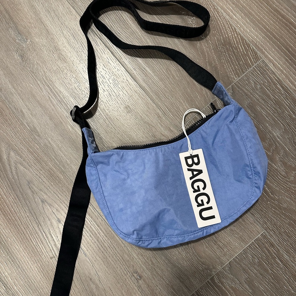 BAGGU Cornflower Blue Small Nylon Crescent Shoulder Bag